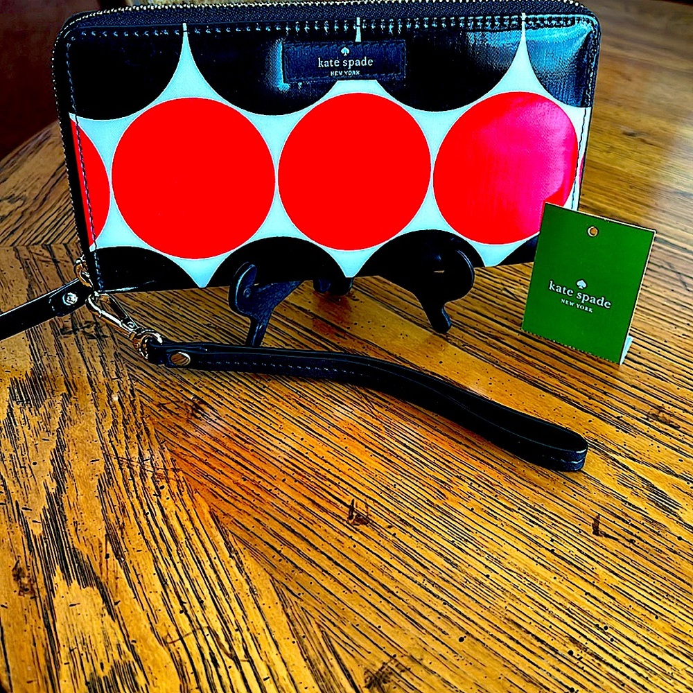 Kate Spade Wallet/Wristlet&tagPatentBlack&Red EyeCatching.PristineInterior.Roomy